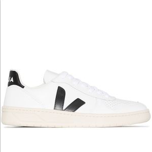 Veja V-10 leather low-top sneakers, size 36